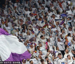 哥们好样的！罗德里戈在家见证巴尔韦德戴帽，三次激动振臂高呼