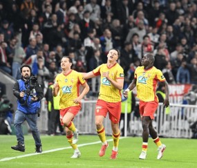 6-7！1-3！疯狂一夜，里昂惨遭淘汰，热刺5连败，澳大利亚女足狂胜