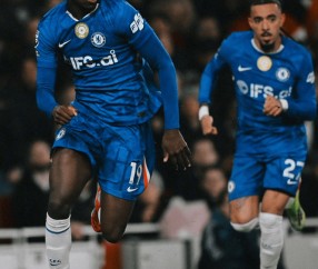 阿森纳2比1切尔西领跑英超，角球成为主题，红牌左右德比胜负