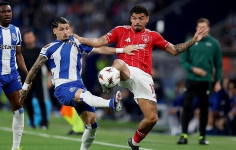 欧联杯乱套了！德甲黑马3-0暴打西甲劲旅，英超双雄一胜一平，四强局面揭晓