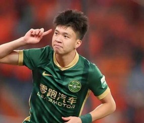 德甲只给50万？看完那个停球失误，才懂这300万年薪全是泡沫