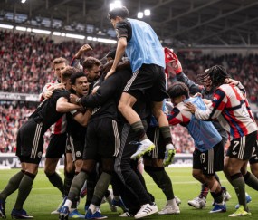 德甲最新积分战报：拜仁奇迹逆袭，勒沃库森轰入6球，多特4连胜