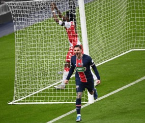 米兰体育报：巴黎批准2376红军球迷入场，欧冠夜王子公园重现喧嚣